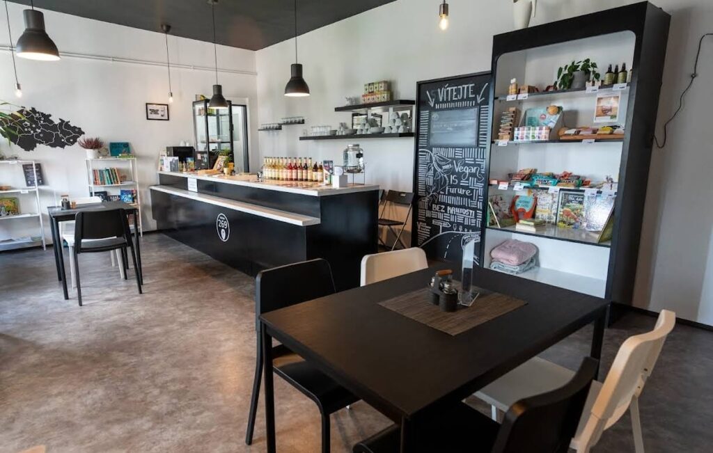 veganské bistro interiér
